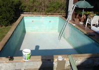 sanierungsbed&uuml;rftiges Schwimmbecken